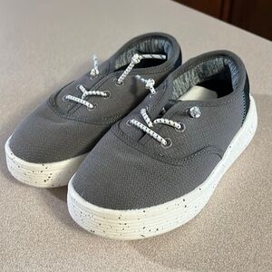 Bought them as a Easter present but they were to small when it was time to wear.